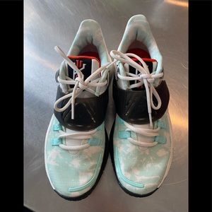 NWOT Men’s Nike Kylie Low 3 Basketball Shoes